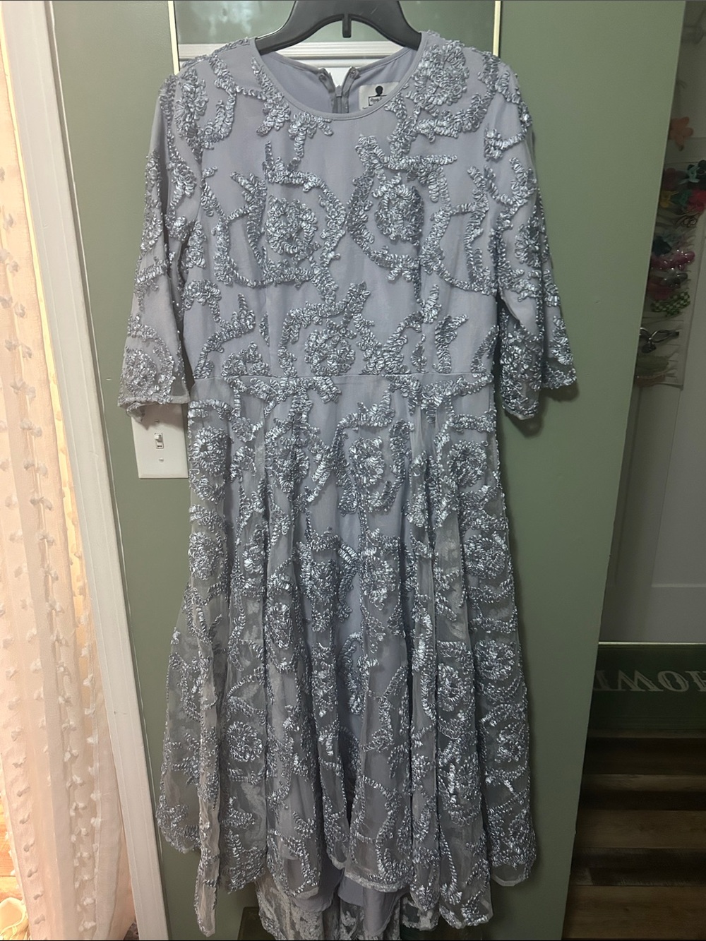 Embellished Light Gray Evening Dress with Floral Sequin Detail